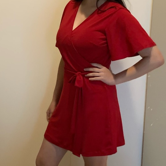 H&M Dresses & Skirts - H&M Elegant Red Dress